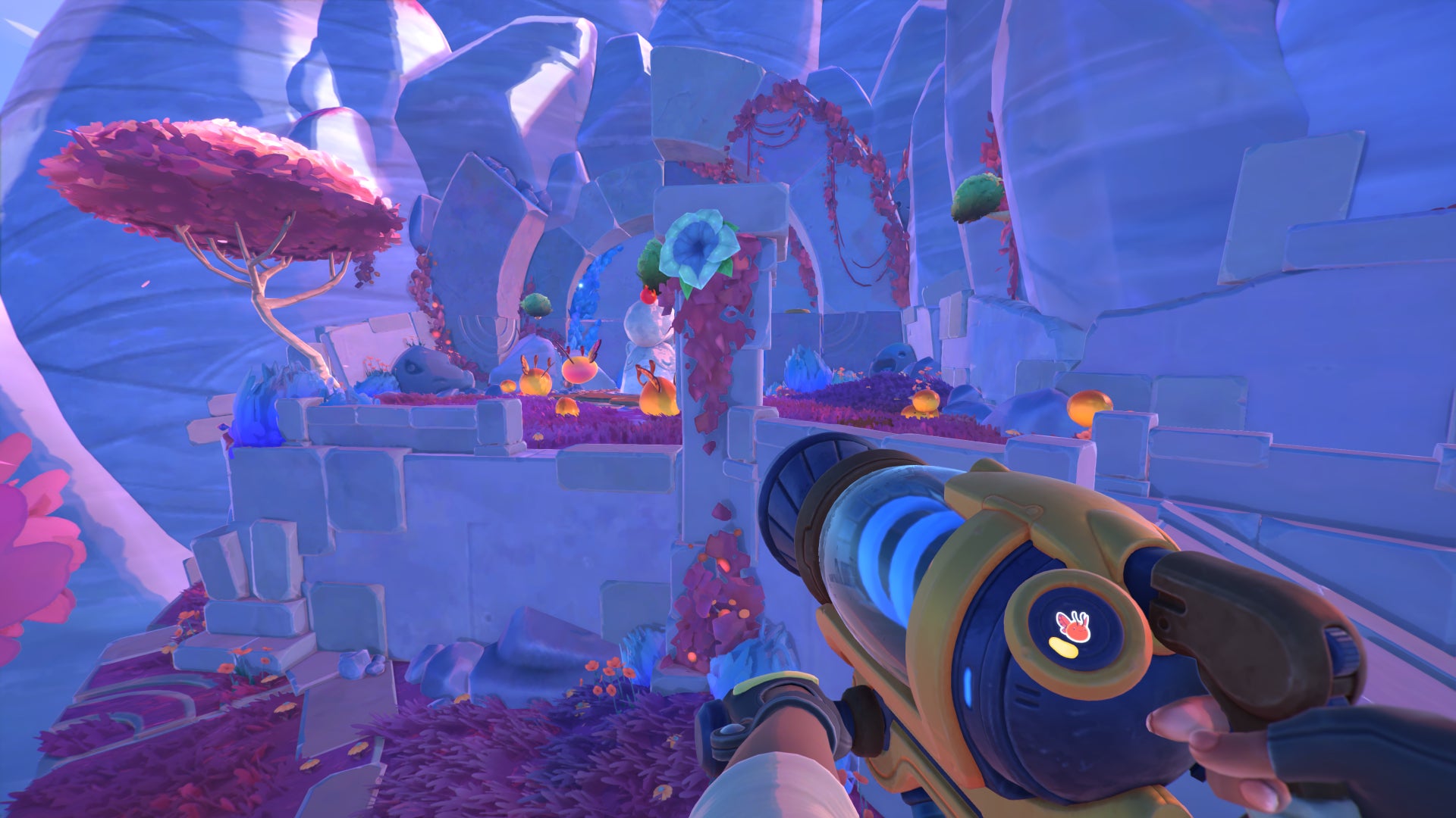 A player in Starlight Strand looks over at a Moondew Flower and various Flutter Slimes in Slime Rancher 2